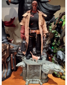 Hellboy y base custom 
