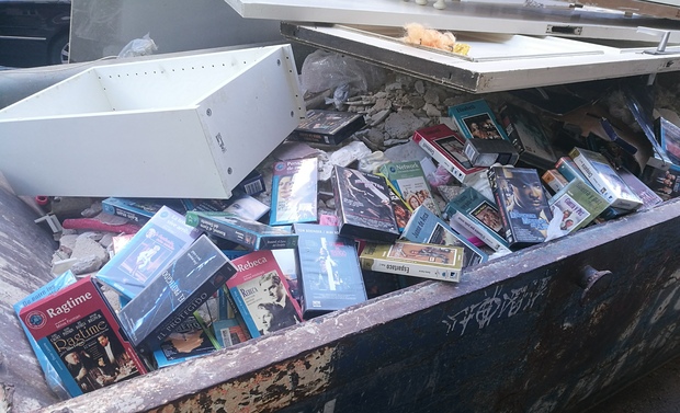 El final de una colección, cultura a la basura.