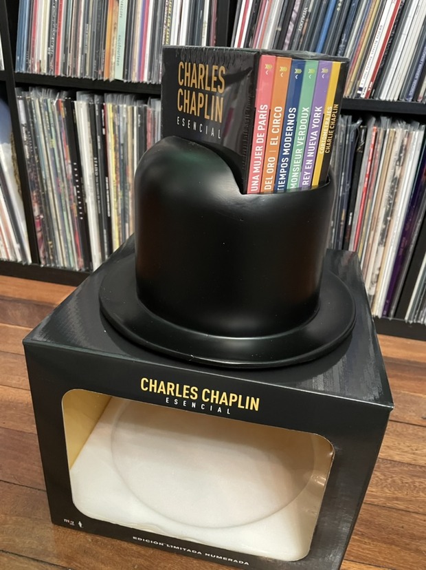 PACK CHAPLIN YA ESTÁ EN CASA….el sombrero de plástico pero duro y pesado