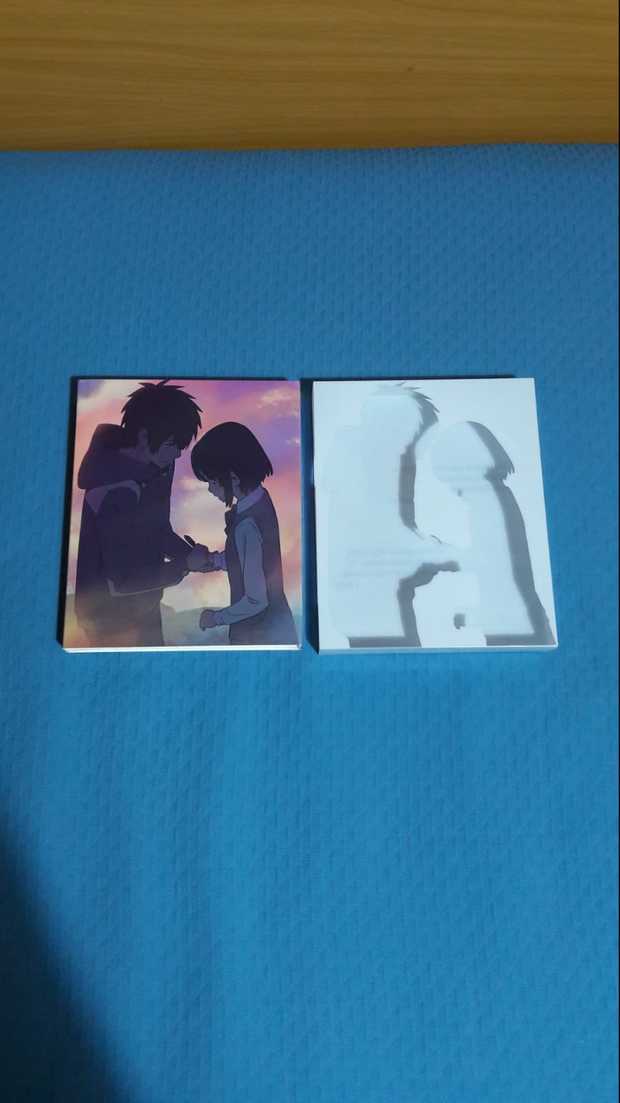 Edición your name. A4: Digipak y su caja contenedora