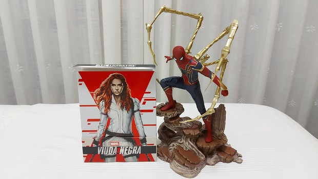 Aquí una figura de Spider-man...