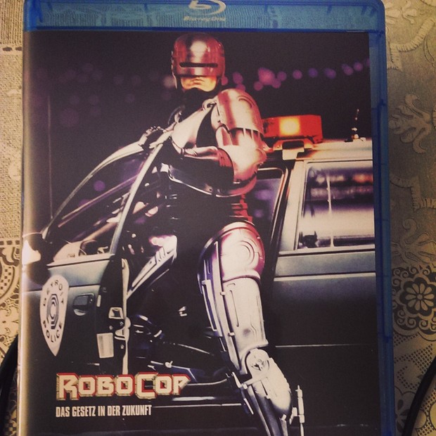 Carátula reversible de edición alemana Robocop