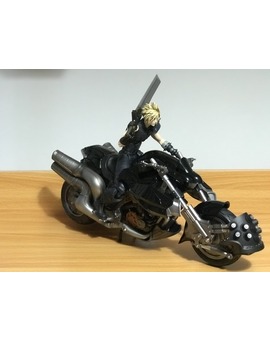 Cloud Strife y su Hardy-Daytona