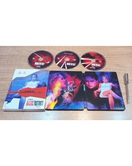 El polv...digo, lata del siglo (sale un icono erótico llamado Sharon Stone; quién da más? ;)