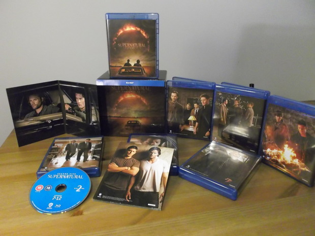 Supernatural- The Complete Series + Booklet  (327 episodios)- 15 temporadas- Edición UK