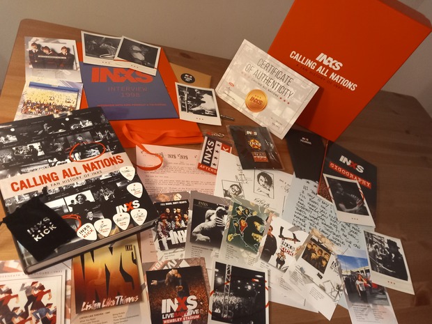 INXS  - Calling all Nations. A fan history of Inxs. Edición deluxe. Libro + vinilo+ mil chuches