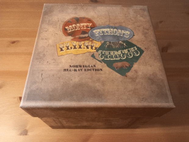 Monty Phytons flying Circus. Complete series 10 bds + 4 libros. Mega caja mágica . Edición Uk