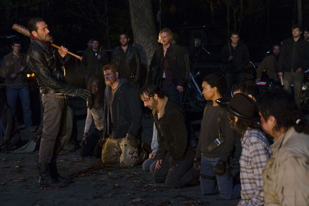 SPOILER - Un trabajador de The Walking Dead filtra a quién ha matado Negan.