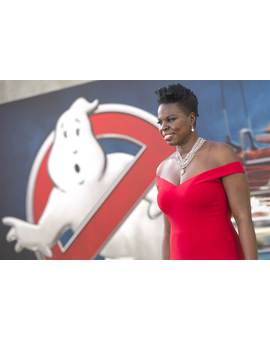 La actriz Leslie Jones abandona Twitter por los insultos recibidos.