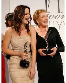 Julie Andrews aprueba a Emily Blunt como la nueva Mary Poppins.