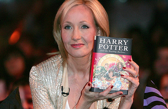 J. K. Rowling: “¿Quieres quemar tus dvd de ‘Harry Potter’? Te presto el mechero”.