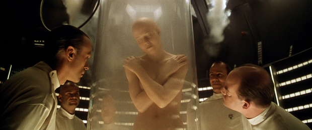 Ridley Scott: “No descarto rejuvenecer digitalmente a Sigourney Weaver”.