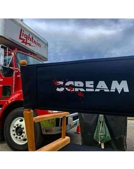 Por lo visto no se llamará Scream 5. Ayer comenzó el rodaje de la nueva peli de Scream. 