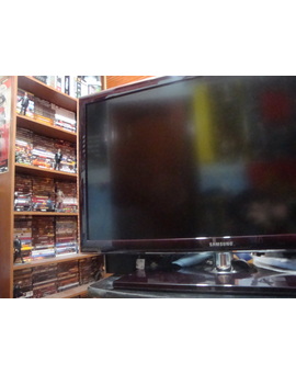 TV y estantería DVDs