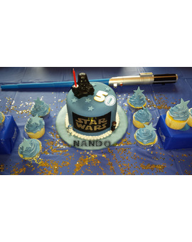 - Hoy cumple años nuestro compañero Nando -
