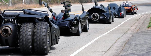 Coches de Batman por la carretera