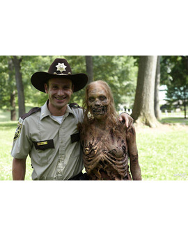 Walking with the Dead: La Scary Movie de The Walking Dead