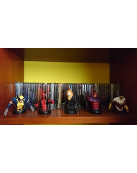 Completando la estanteria de bustos Marvel jejeej