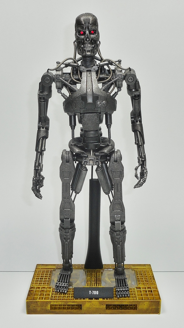 Figura T-700 - Terminator Salvation (Hot Toys)