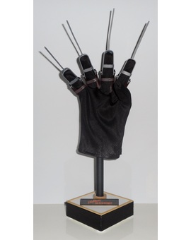 Guante Freddy Krueger con expositor - Elaborado por mi: