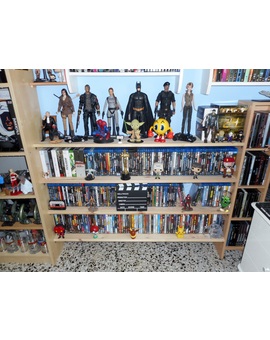 Zona de mi habitación remodelada, nuevas baldas colocadas: