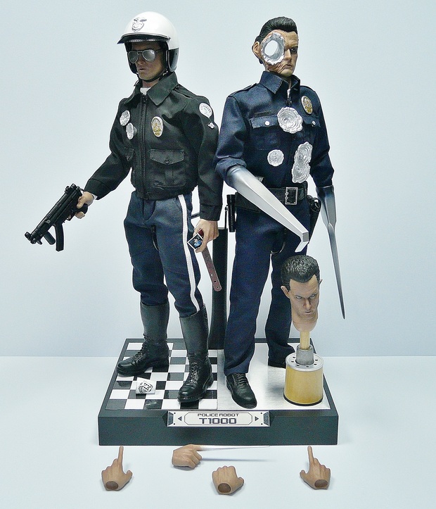 Figura Doble: Police Robot T-1000 - Terminator 2: Judgement Day (Present Toys)