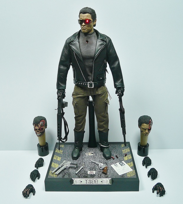 Figura Future Warrior T-800: Damage Version - The Terminator (Present Toys)