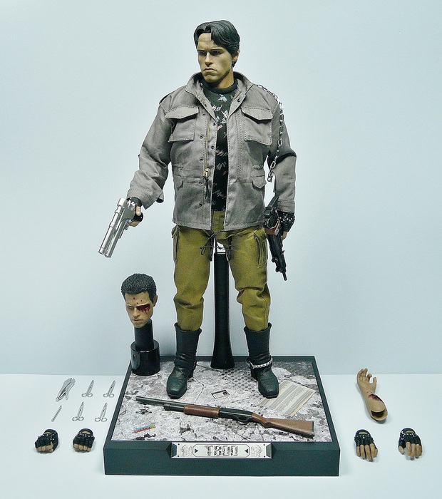 Figura Future Warrior T-800: Tech-Noir - The Terminator (Present Toys)