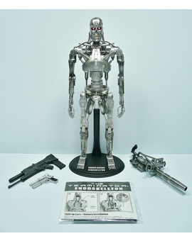 Figura T800: Indestructible Endoskeleton - The Terminator (Hot Toys)