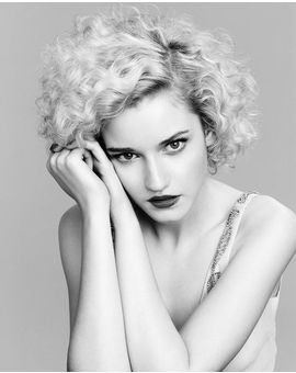 Julia Garner será Madonna