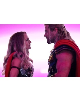 Chris Hemsworth dejó de comer carne para besar a Natalie Portman 