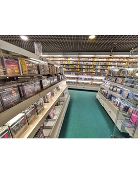 Fnac en Alicante hay bastante formato físico 