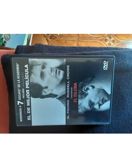 Que esta extraordinaria película no haya salido ni en blu ray.......
