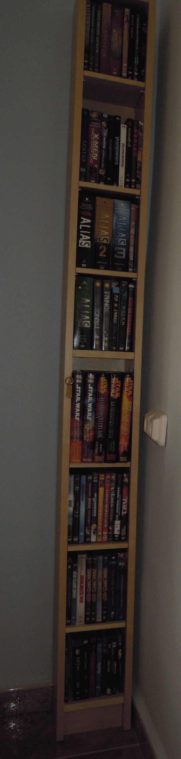 Estantería de IKEA para DVD y Blu-Ray