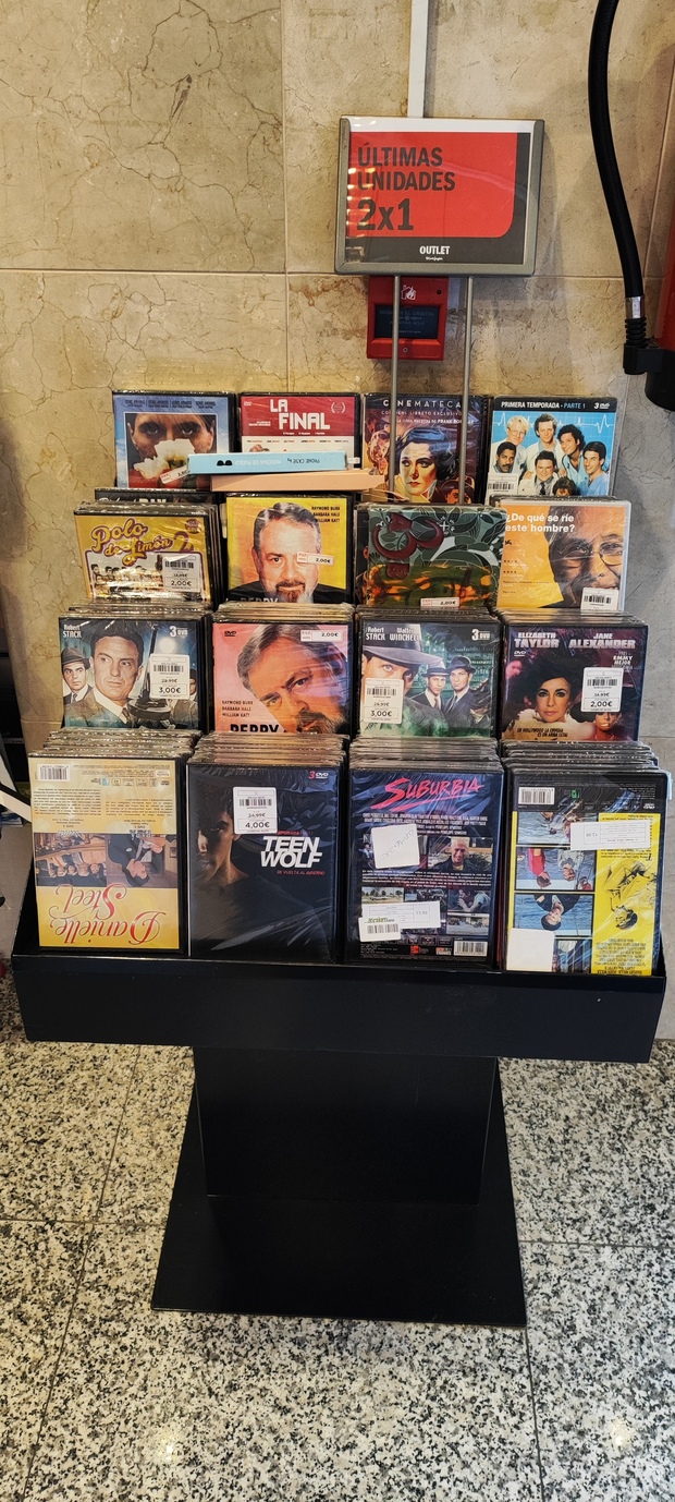 En esto quedó la sección de cine del outlet de El corte inglés en Lucena
