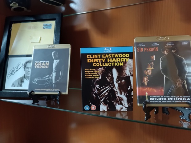 Clint Eastwood autografiado