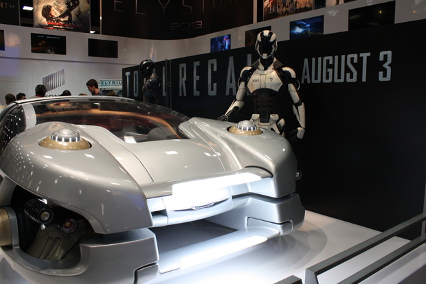 Vehículo y armadura de 'Total Recall' en la Comic-Con.