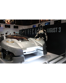 Vehículo y armadura de 'Total Recall' en la Comic-Con.