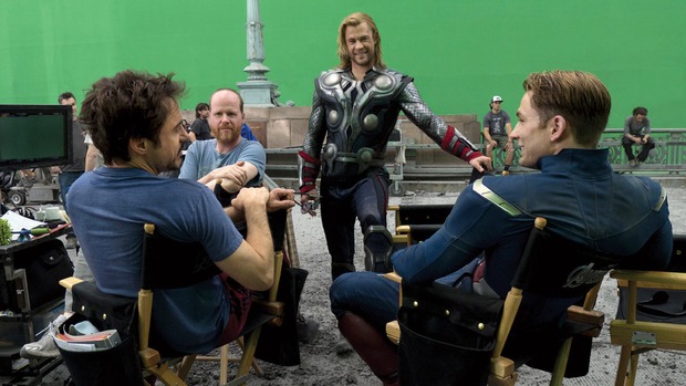 Es oficial: Joss Whedon escribirá y dirigirá la secuela de 'Los Vengadores'.