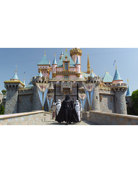 Darth Vader ya se pasea por Disneyland.