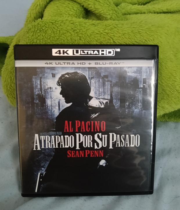 ATRAPADO POR SU PASADO