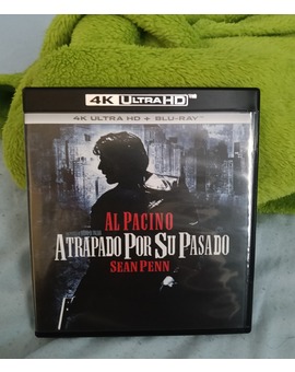 ATRAPADO POR SU PASADO