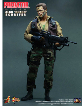 FIGURA DEL PERSONAJE DUTCH EN DEPREDADOR, CORTESIA DE HOT TOYS
