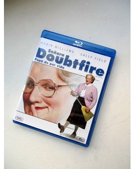 SEÑORA DOUBTFIRE En bluray. Una de esas pelis de mi adolescencia (9'99 en mediamark)