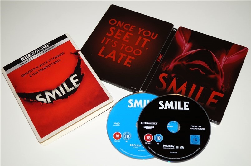 La película de terror Smile en Blu-ray con funda