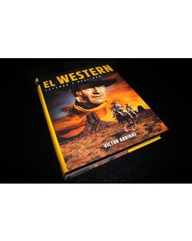 También contra la pared...