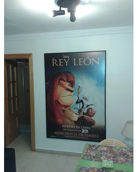 Por fin, enmarcado y colocado el grandísimo poster de El rey león!