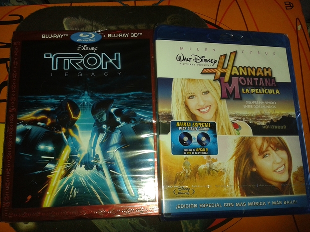 Comprada en ebay por 12,95€ y de regalo Hannah montana jeje