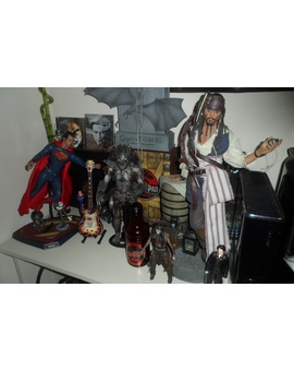 Estantería de figuras. 