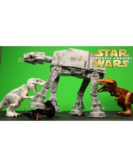 Star Wars 7 vs Jurassic World. Solo le ha sacado 300 millones, y poco más quitara. Fracaso??? Que pensáis??